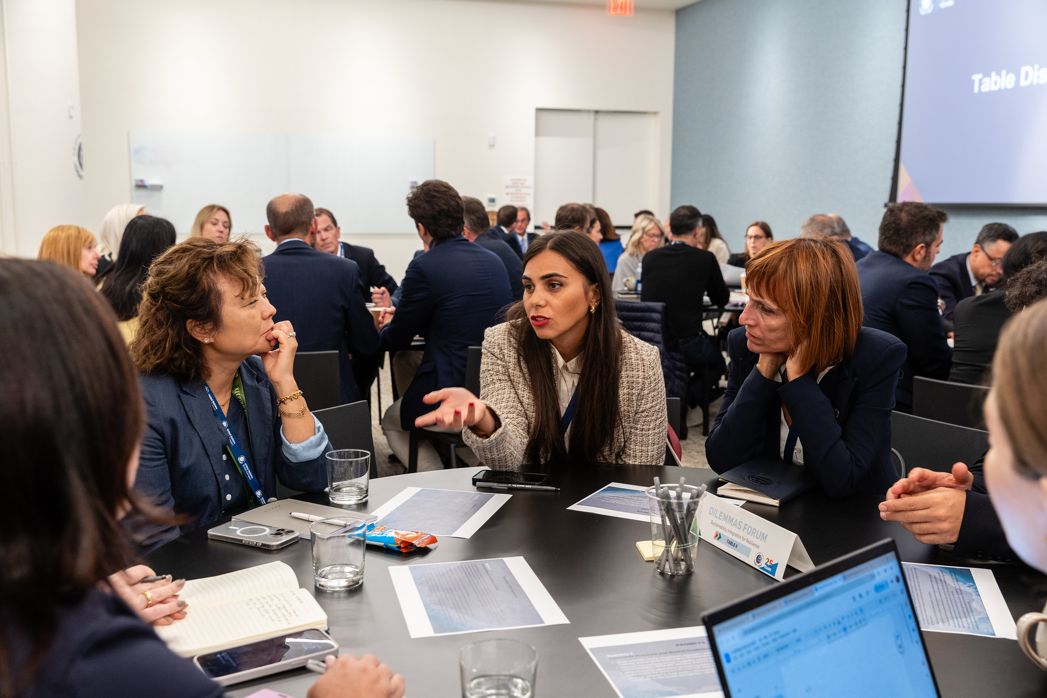 disucssion round table